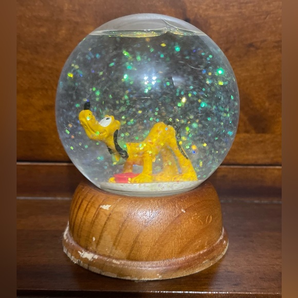 NE The First Limited Edition Disney Crystal Snow Globe Collection PLUTO - Picture 3 of 10